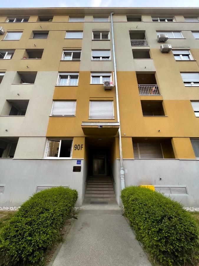Apartman Welcome To Tresnjevka Загреб Екстериор снимка